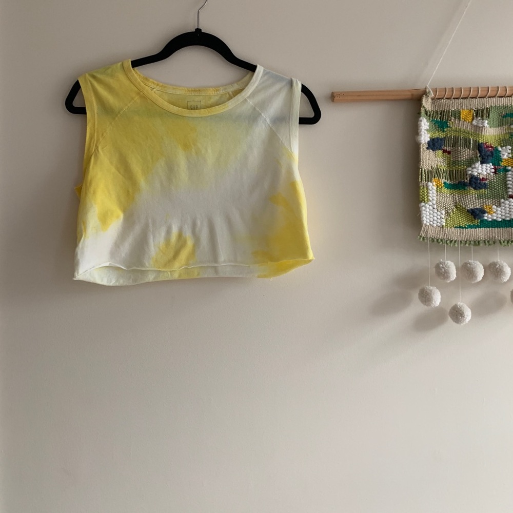 Turmeric tie dye muscle t